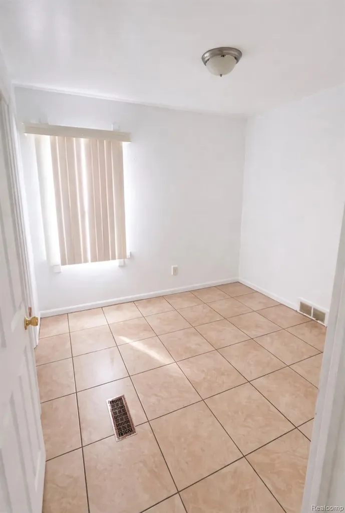 1282 Applewood Avenue Lincoln Park City MI 48146