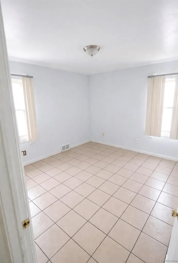 1282 Applewood Avenue Lincoln Park City MI 48146