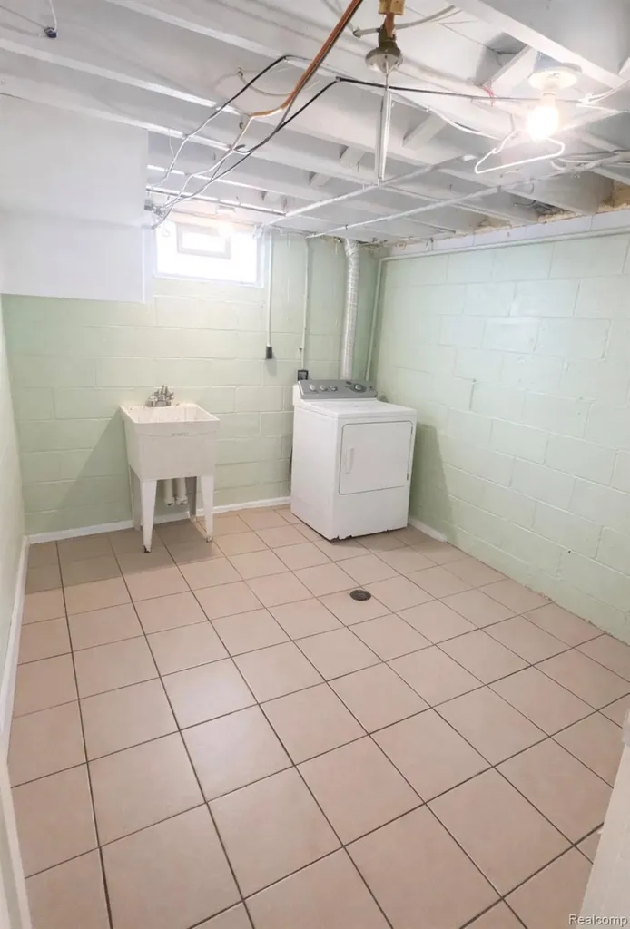 1282 Applewood Avenue Lincoln Park City MI 48146