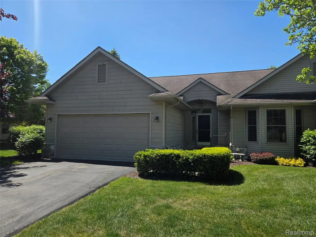 6102 Doveplum Drive Brighton City MI 48116
