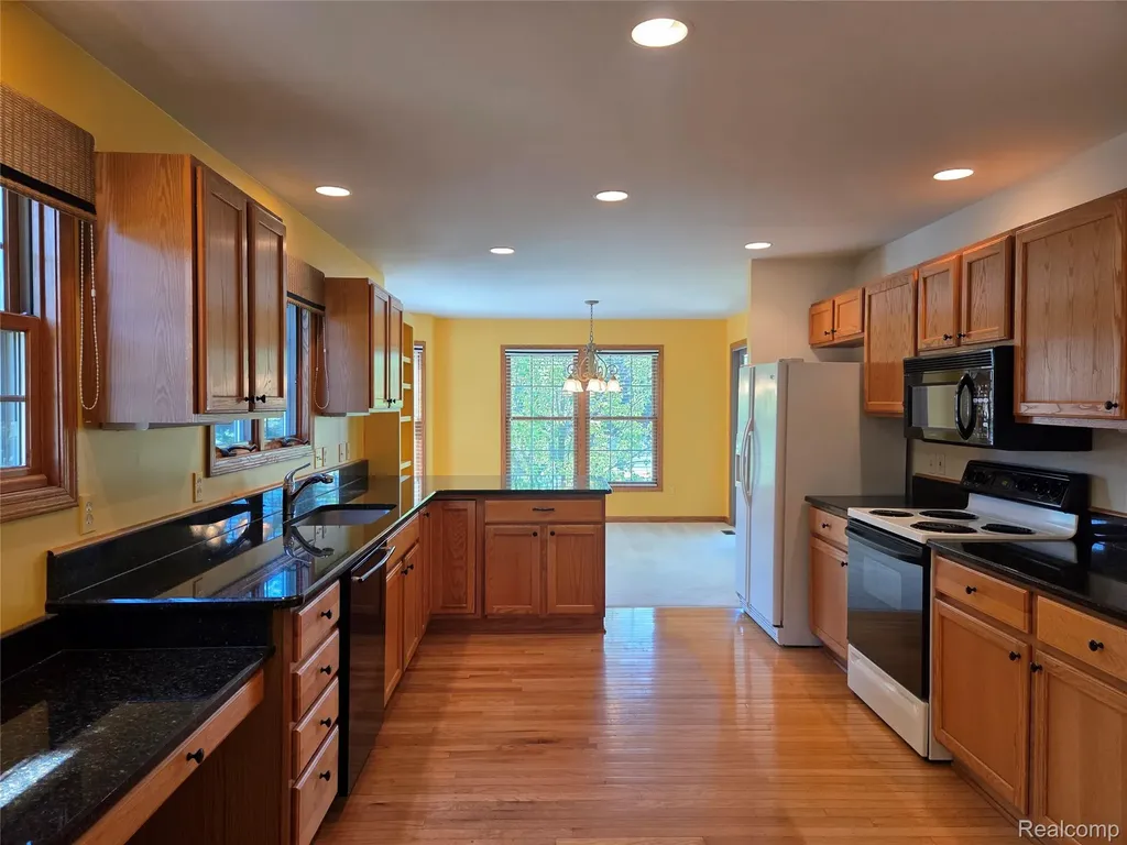 6102 Doveplum Drive Brighton City MI 48116