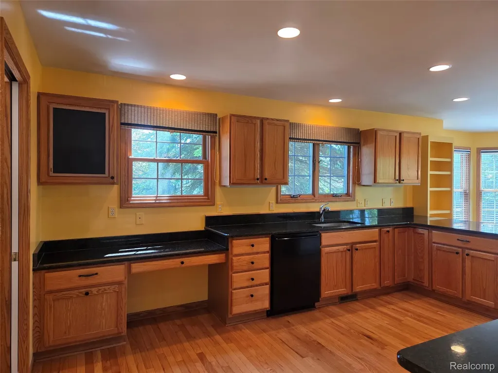 6102 Doveplum Drive Brighton City MI 48116