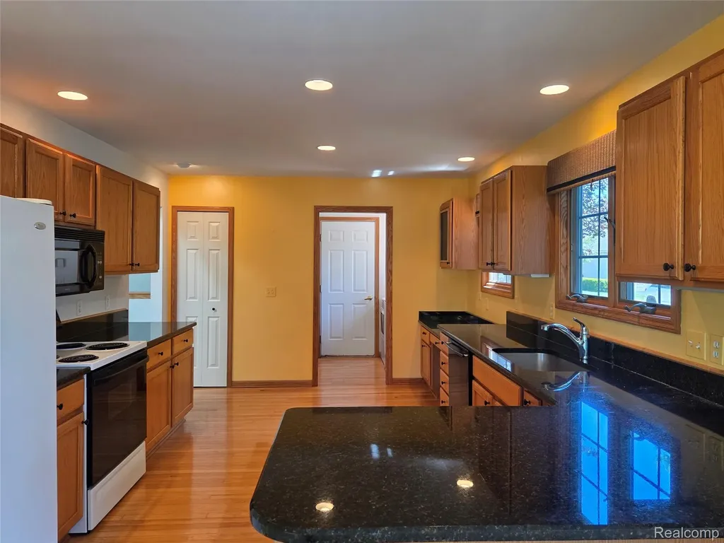 6102 Doveplum Drive Brighton City MI 48116