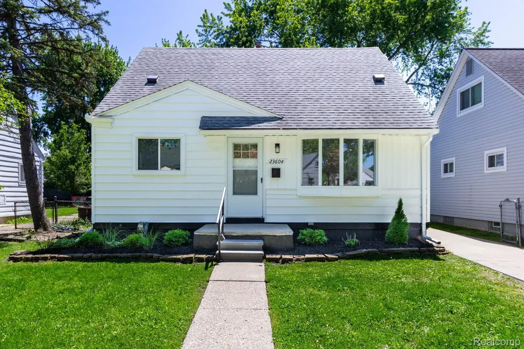23604 Deziel Street St. Clair Shores City MI 48082