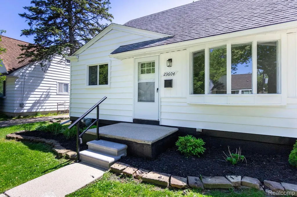 23604 Deziel Street St. Clair Shores City MI 48082