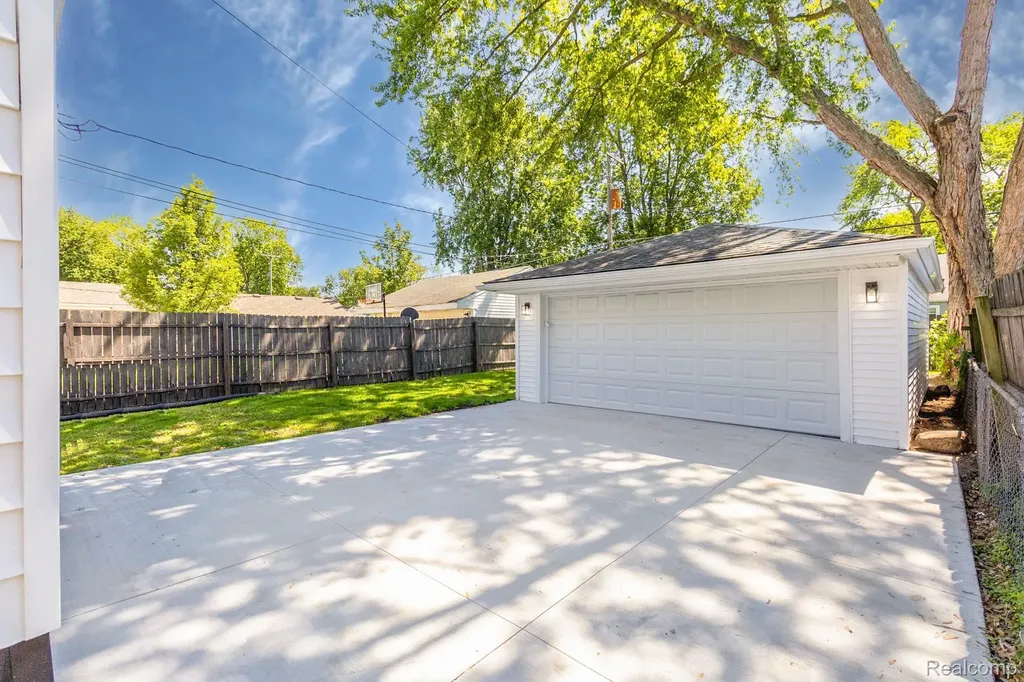 23604 Deziel Street St. Clair Shores City MI 48082