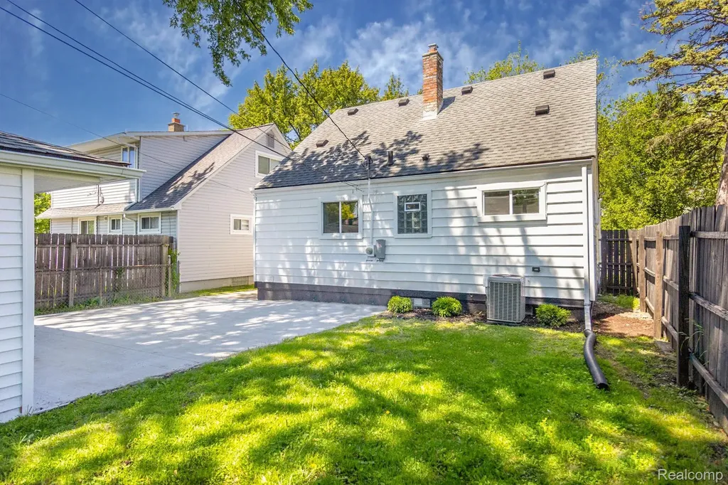 23604 Deziel Street St. Clair Shores City MI 48082