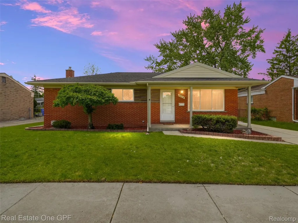 5214 Busch Avenue Warren City MI 48091