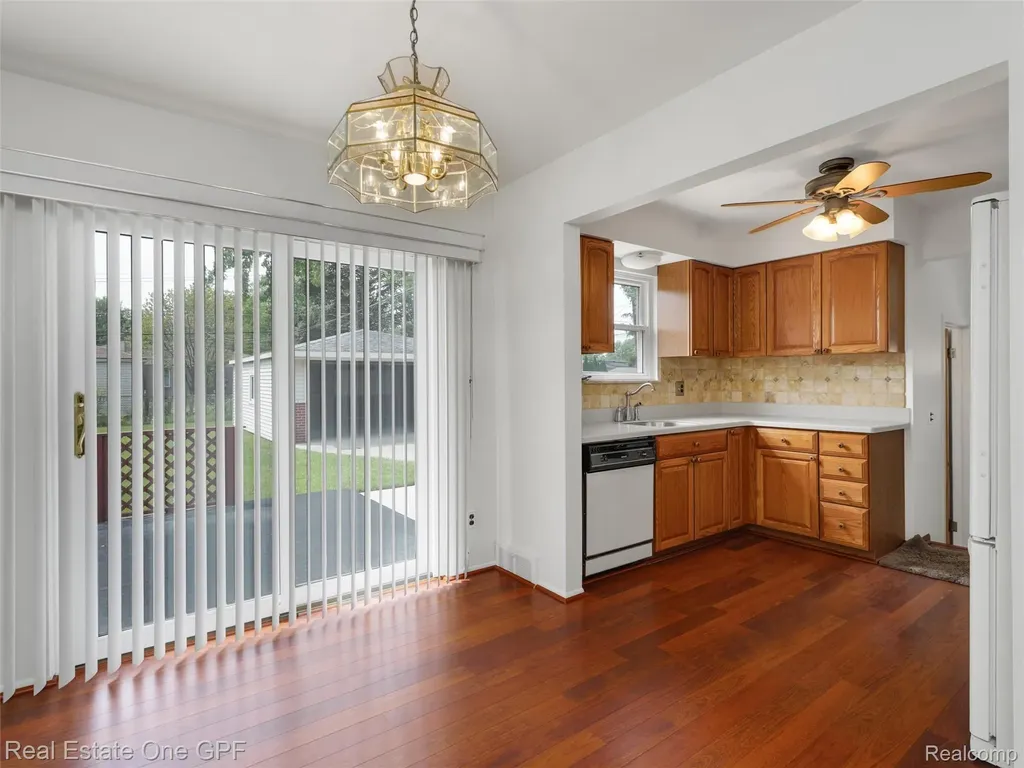 5214 Busch Avenue Warren City MI 48091
