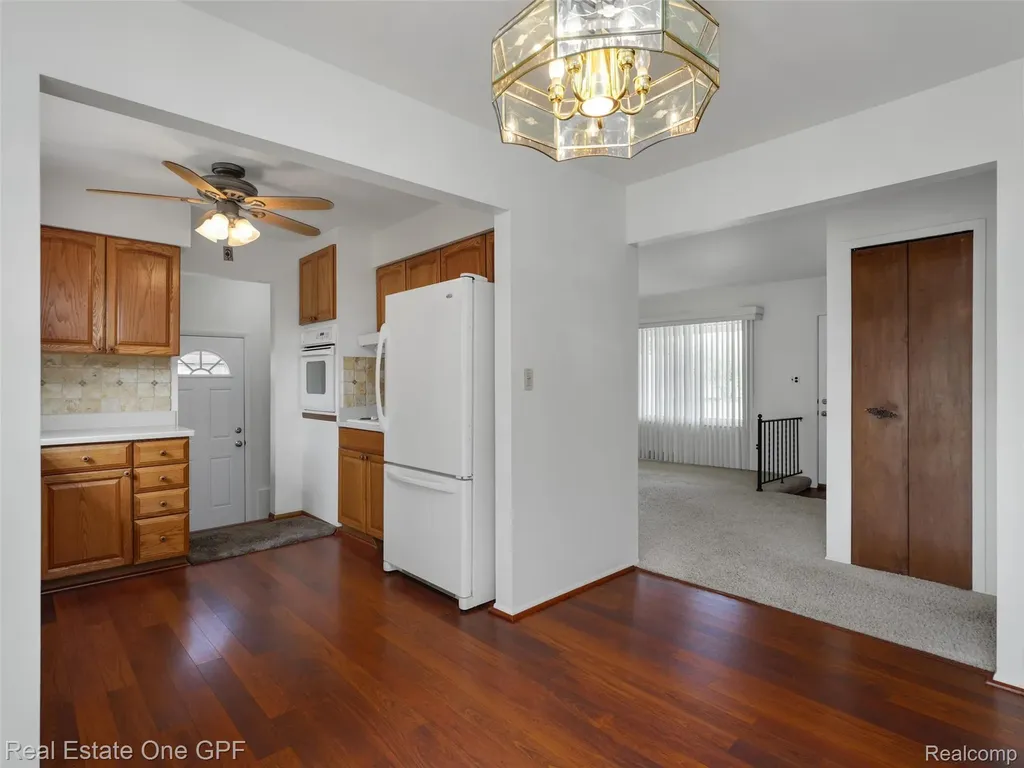 5214 Busch Avenue Warren City MI 48091