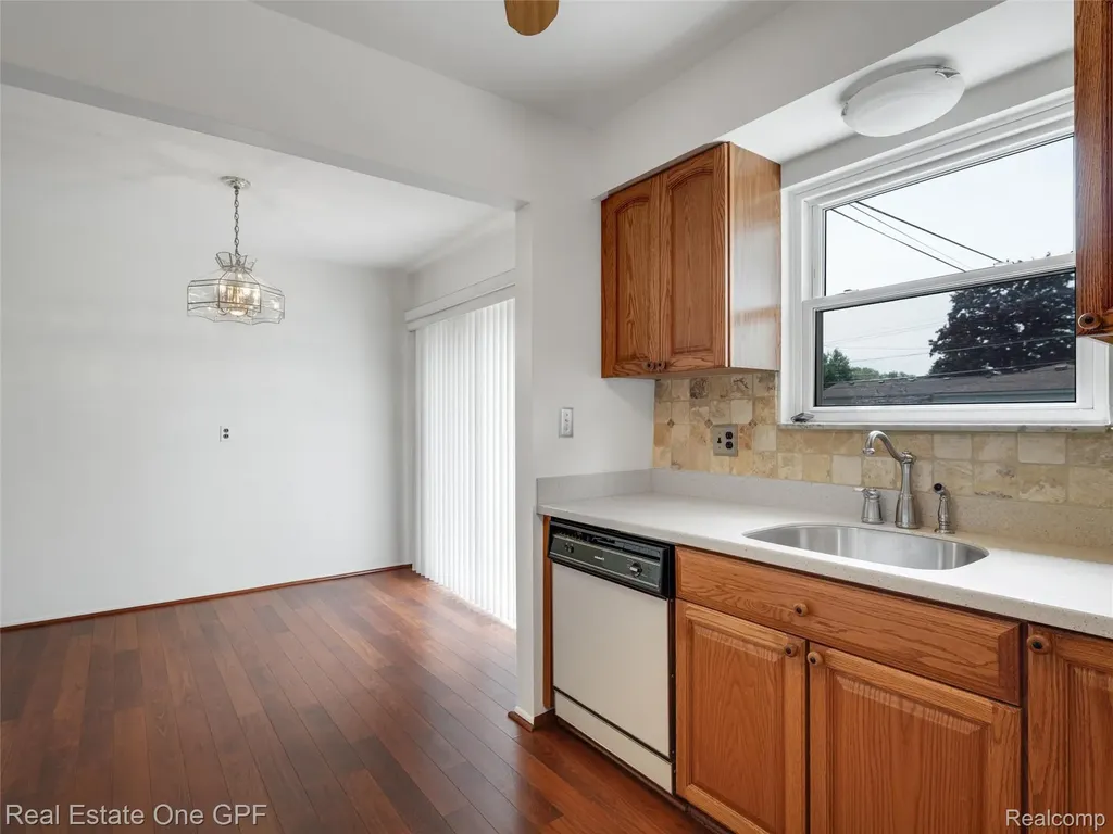 5214 Busch Avenue Warren City MI 48091