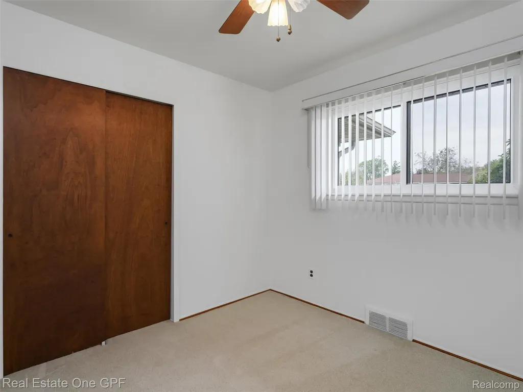 5214 Busch Avenue Warren City MI 48091
