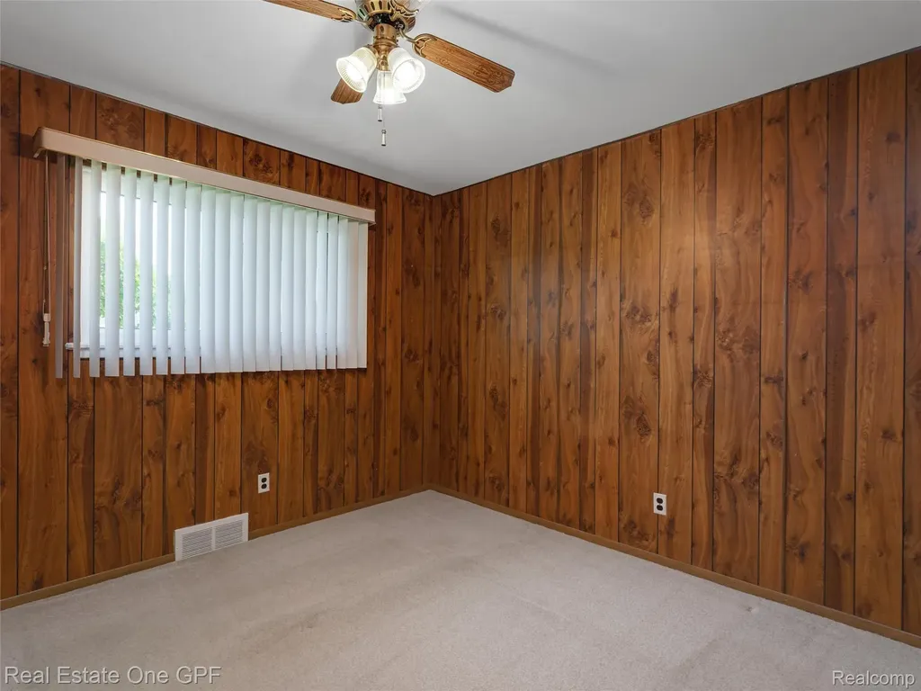 5214 Busch Avenue Warren City MI 48091