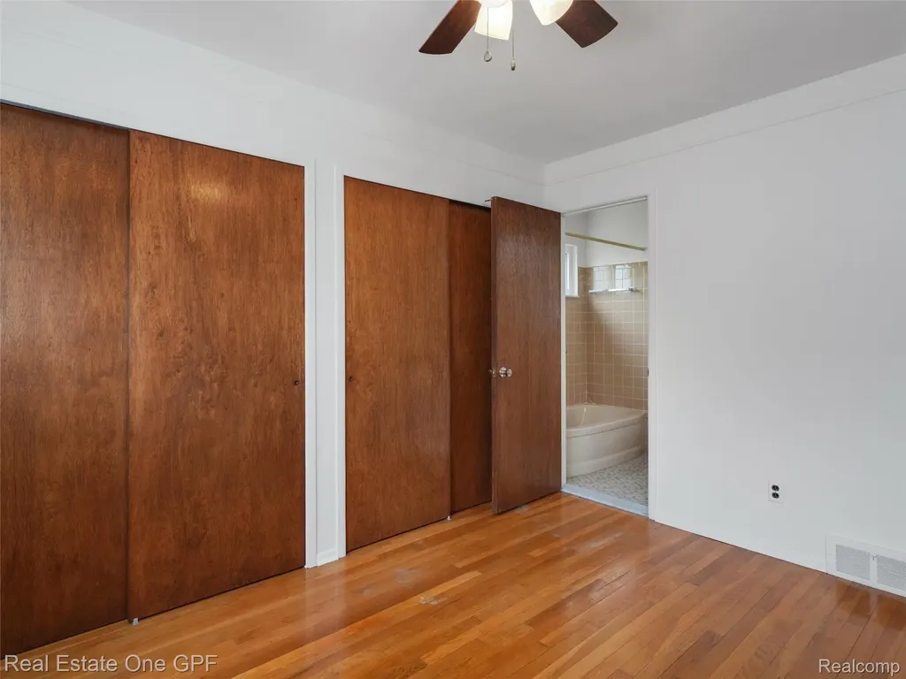 5214 Busch Avenue Warren City MI 48091