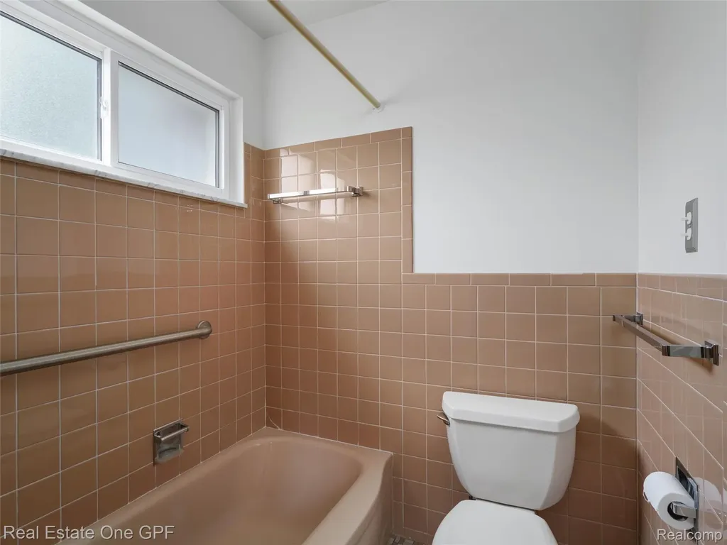 5214 Busch Avenue Warren City MI 48091