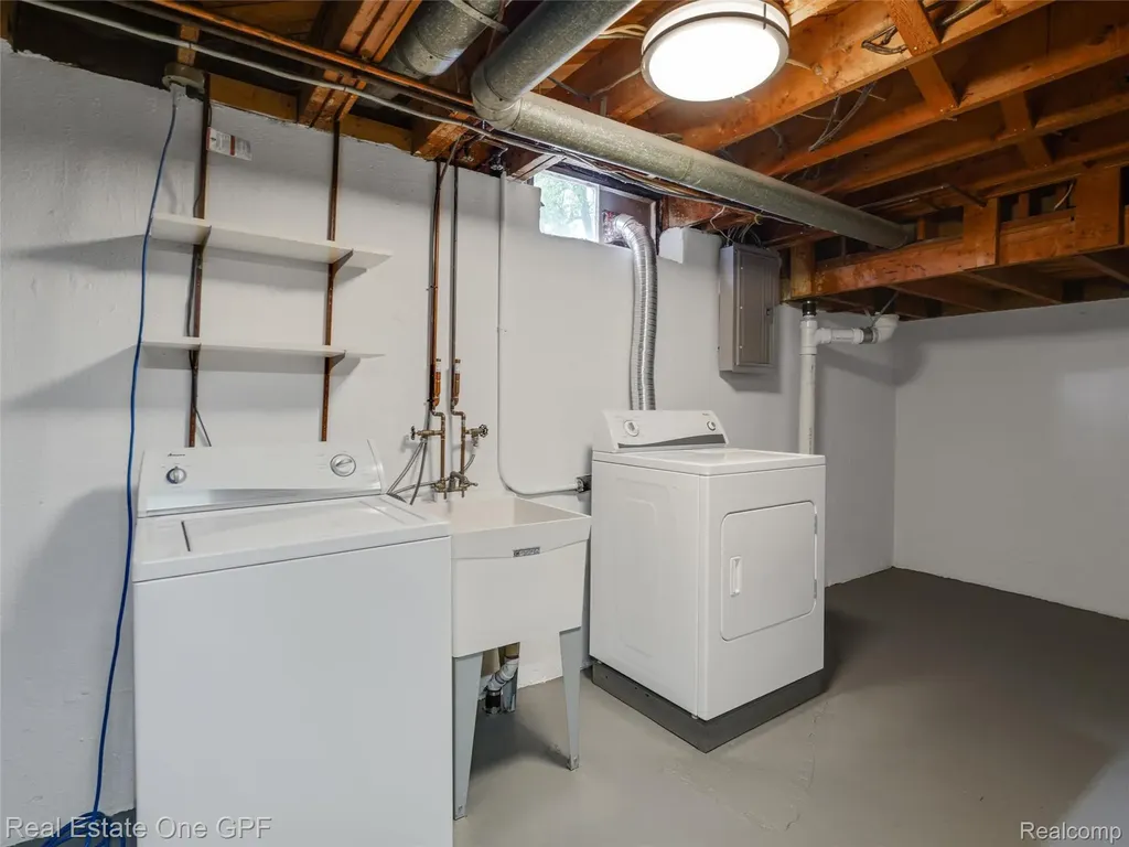 5214 Busch Avenue Warren City MI 48091