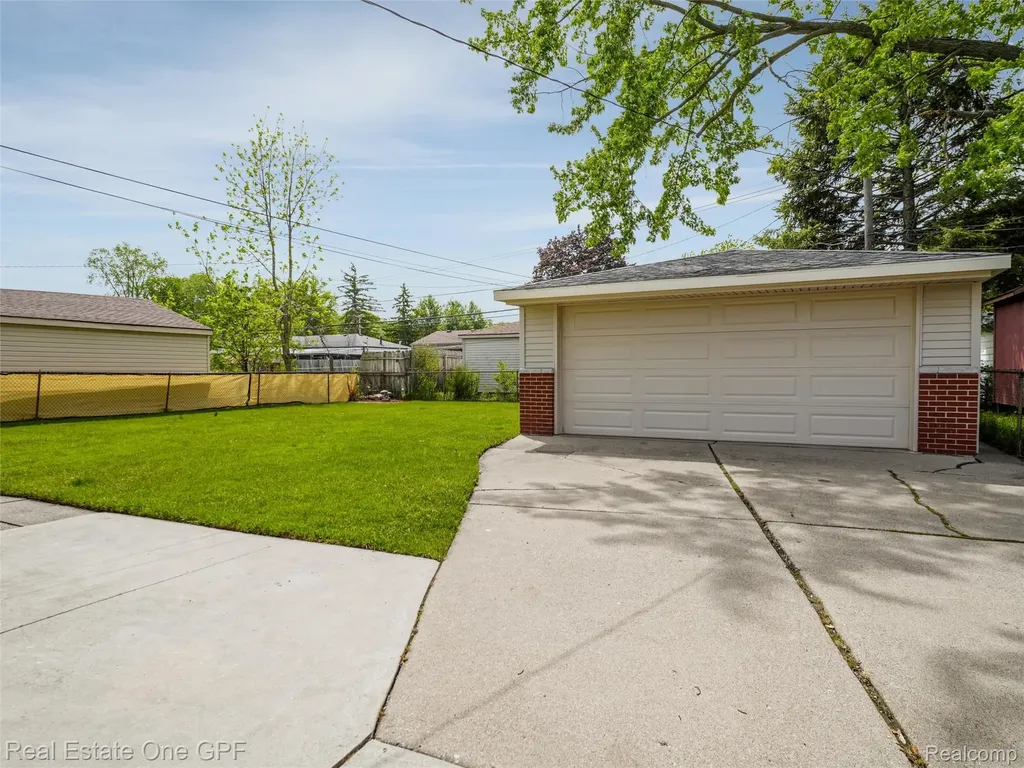 5214 Busch Avenue Warren City MI 48091