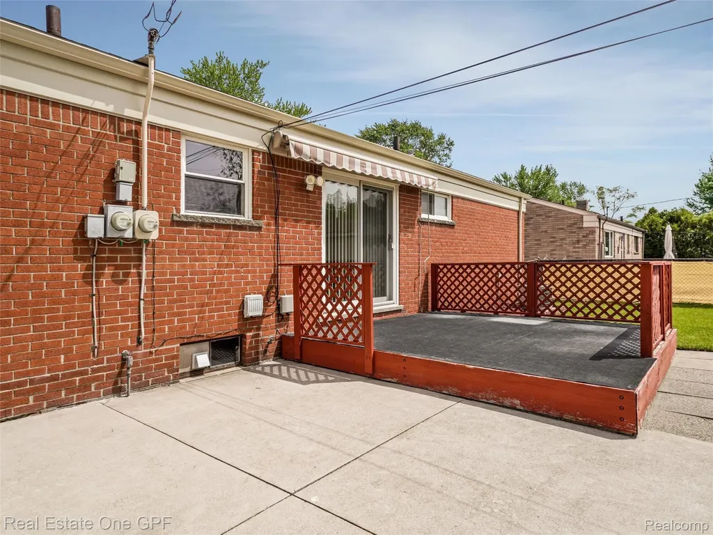 5214 Busch Avenue Warren City MI 48091