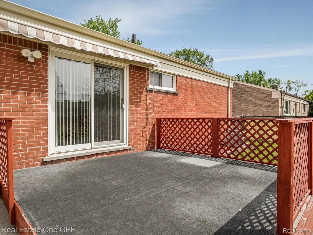 5214 Busch Avenue Warren City MI 48091