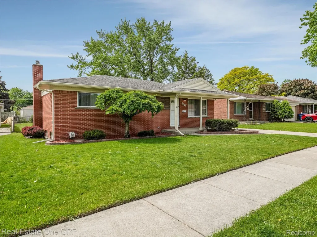 5214 Busch Avenue Warren City MI 48091