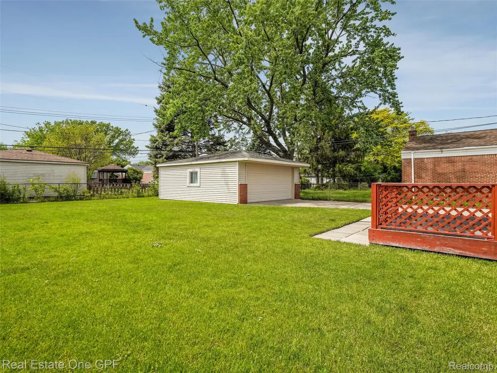 5214 Busch Avenue Warren City MI 48091