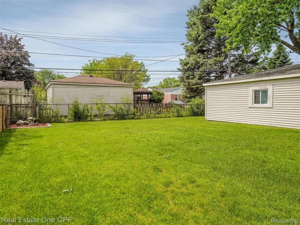 5214 Busch Avenue Warren City MI 48091