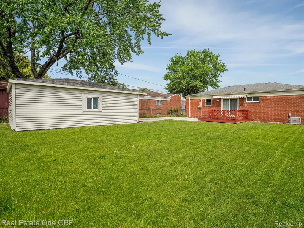 5214 Busch Avenue Warren City MI 48091