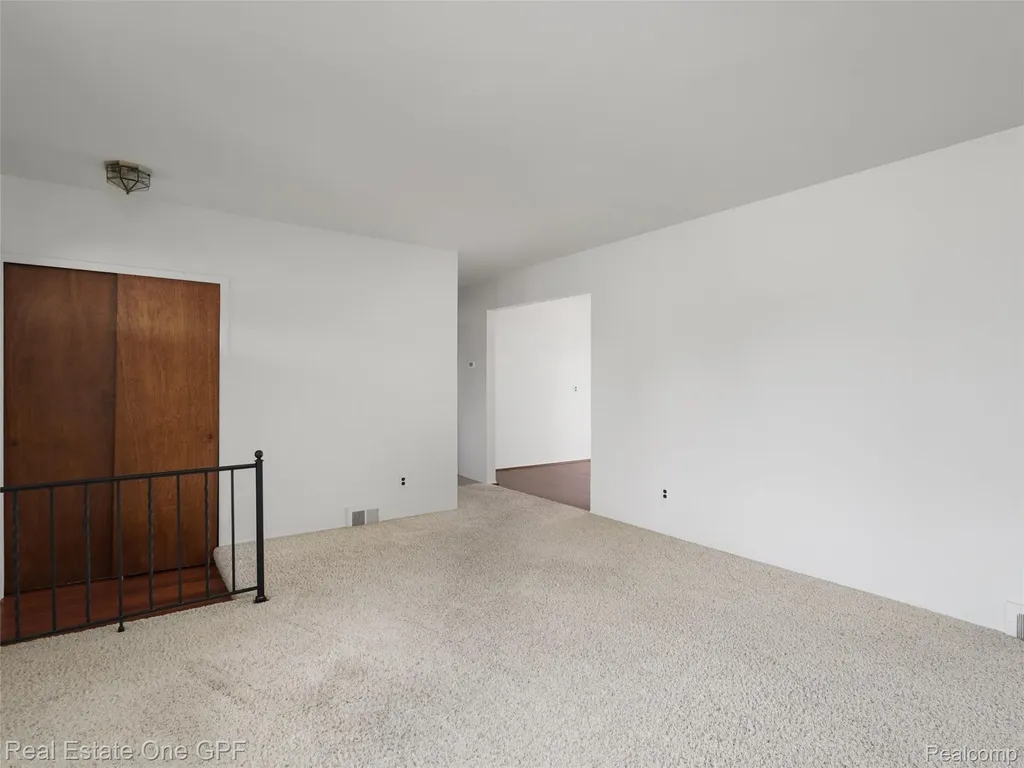 5214 Busch Avenue Warren City MI 48091