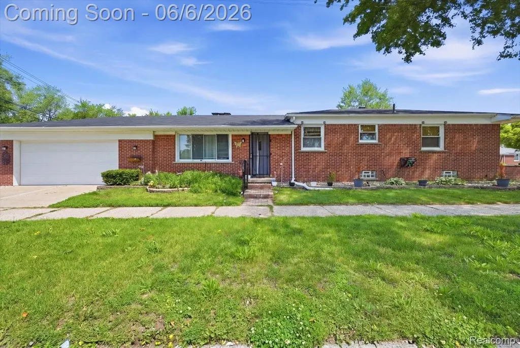 8271 Arnold Street Dearborn Heights City MI 48127