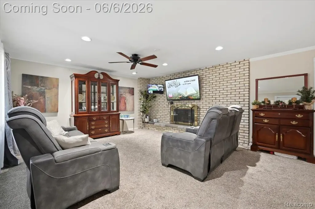 8271 Arnold Street Dearborn Heights City MI 48127
