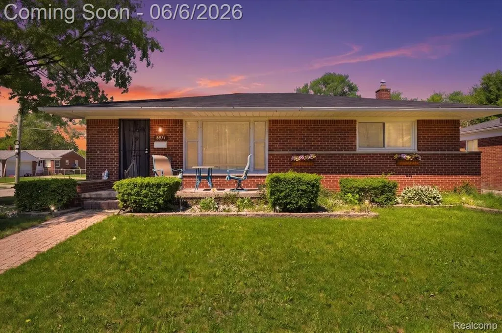8271 Arnold Street Dearborn Heights City MI 48127