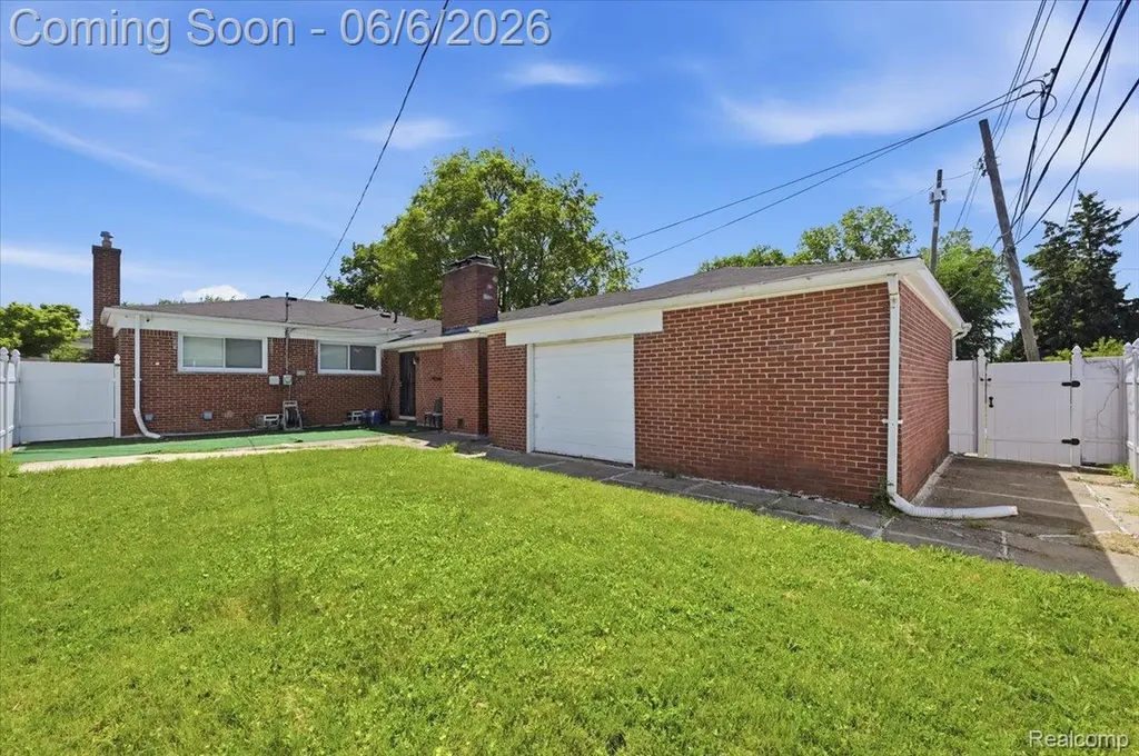 8271 Arnold Street Dearborn Heights City MI 48127