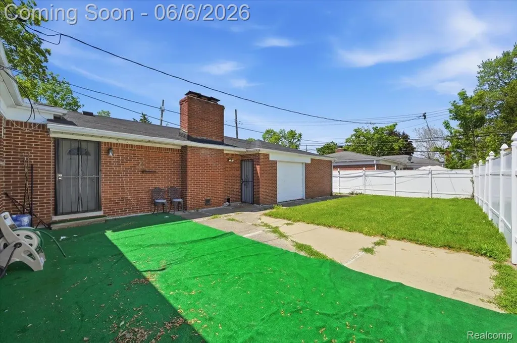 8271 Arnold Street Dearborn Heights City MI 48127