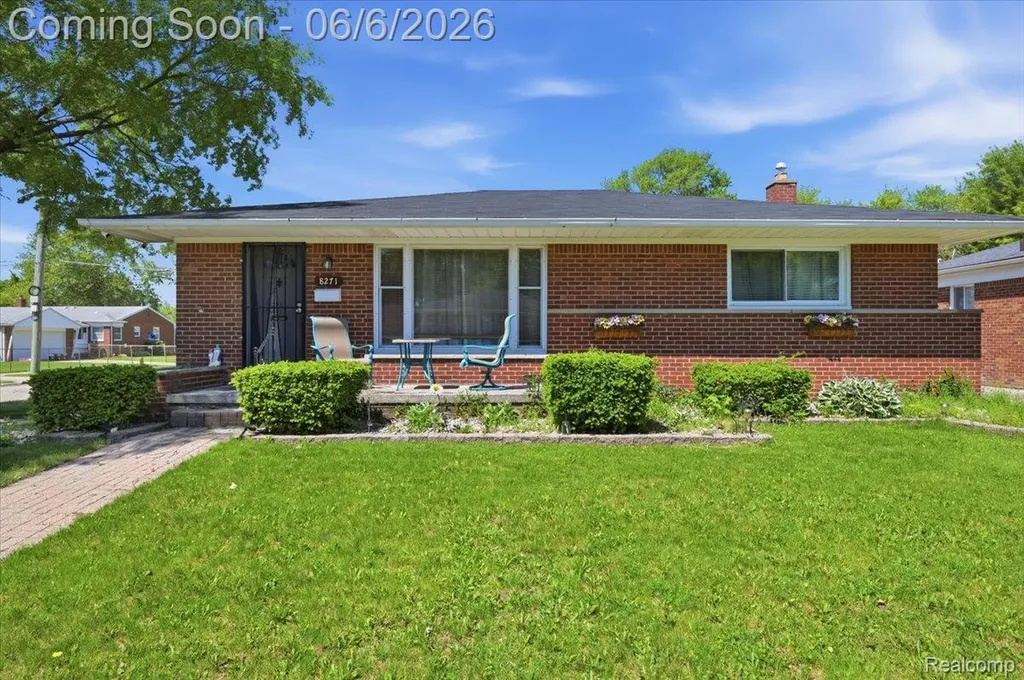 8271 Arnold Street Dearborn Heights City MI 48127