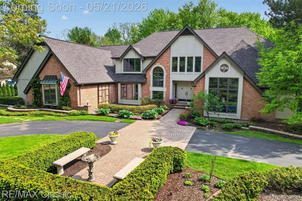 115 W Hickory Grove Road Bloomfield Hills City MI 48304