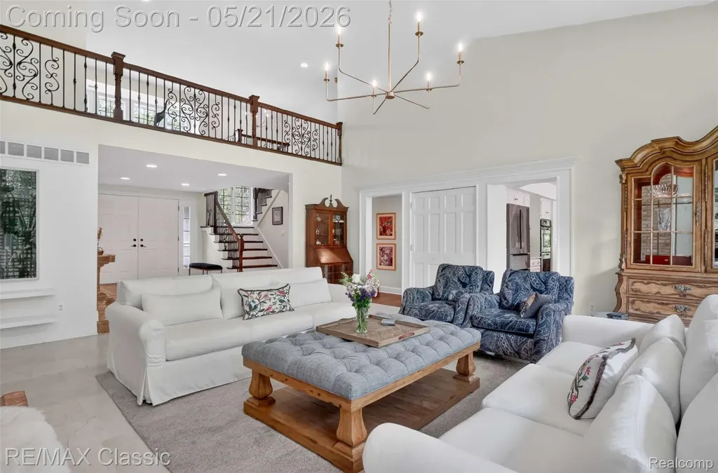 115 W Hickory Grove Road Bloomfield Hills City MI 48304