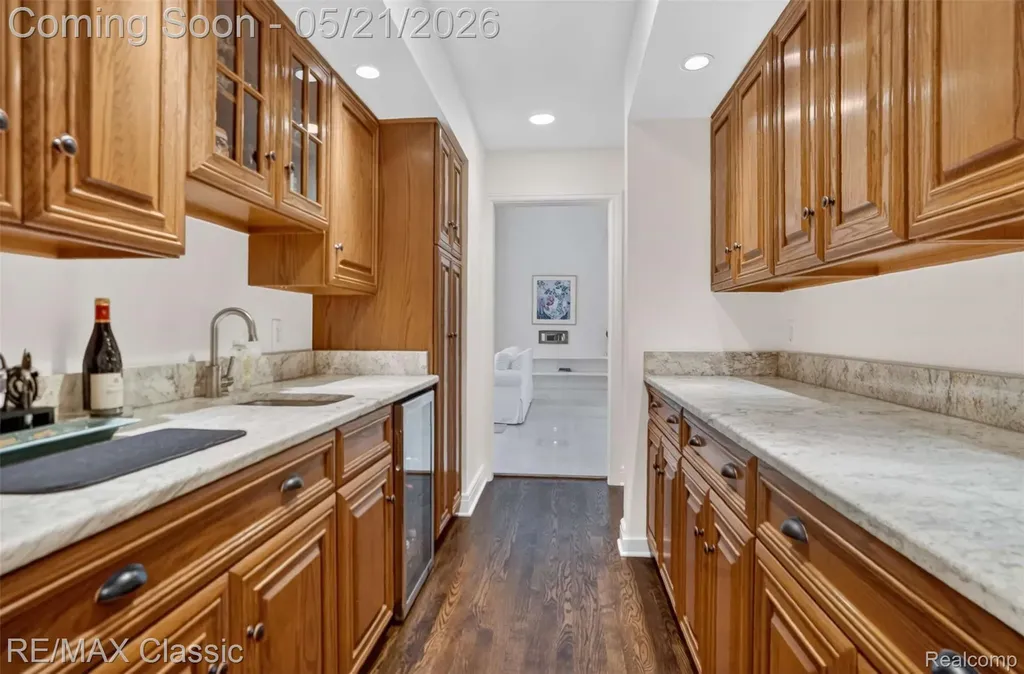 115 W Hickory Grove Road Bloomfield Hills City MI 48304