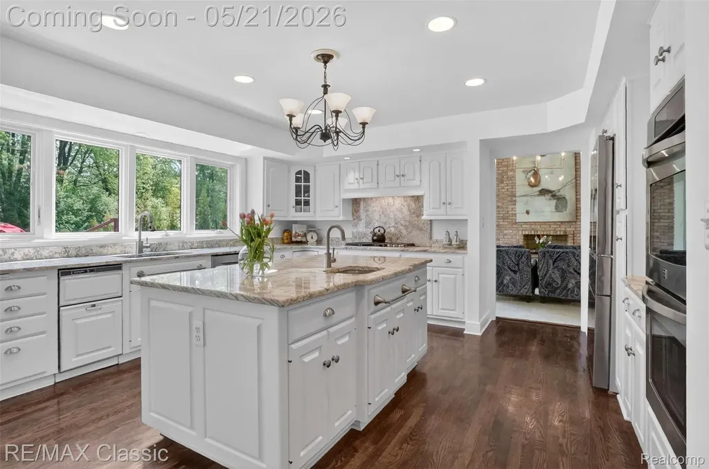 115 W Hickory Grove Road Bloomfield Hills City MI 48304