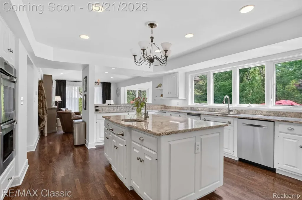 115 W Hickory Grove Road Bloomfield Hills City MI 48304