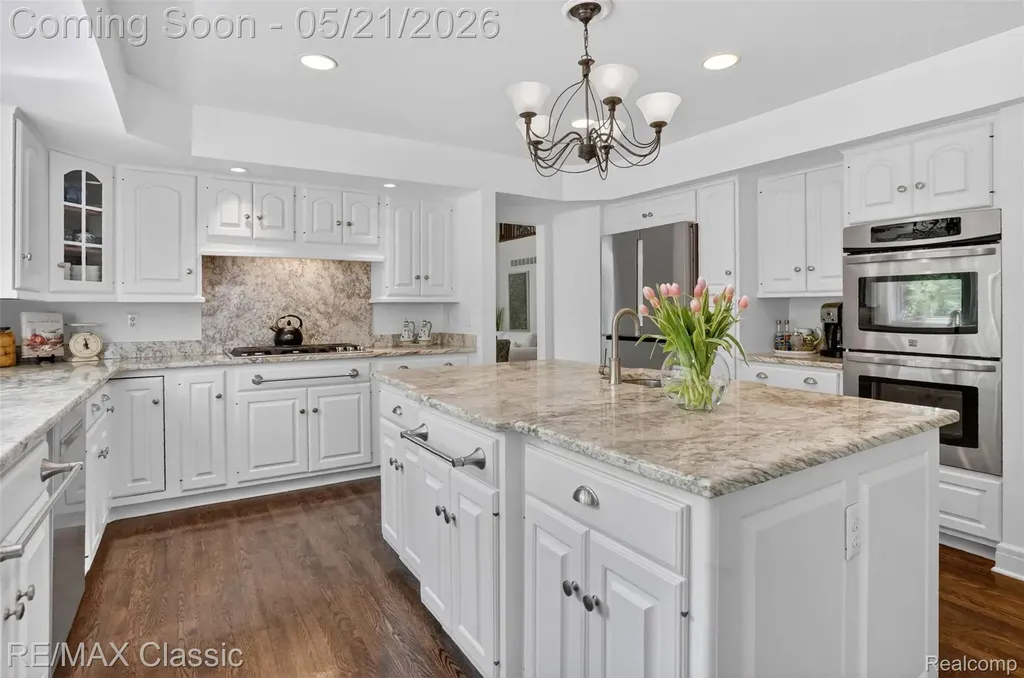 115 W Hickory Grove Road Bloomfield Hills City MI 48304
