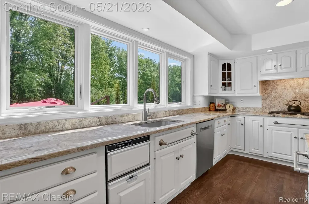 115 W Hickory Grove Road Bloomfield Hills City MI 48304