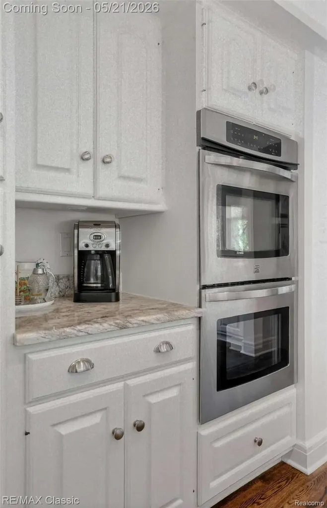 115 W Hickory Grove Road Bloomfield Hills City MI 48304
