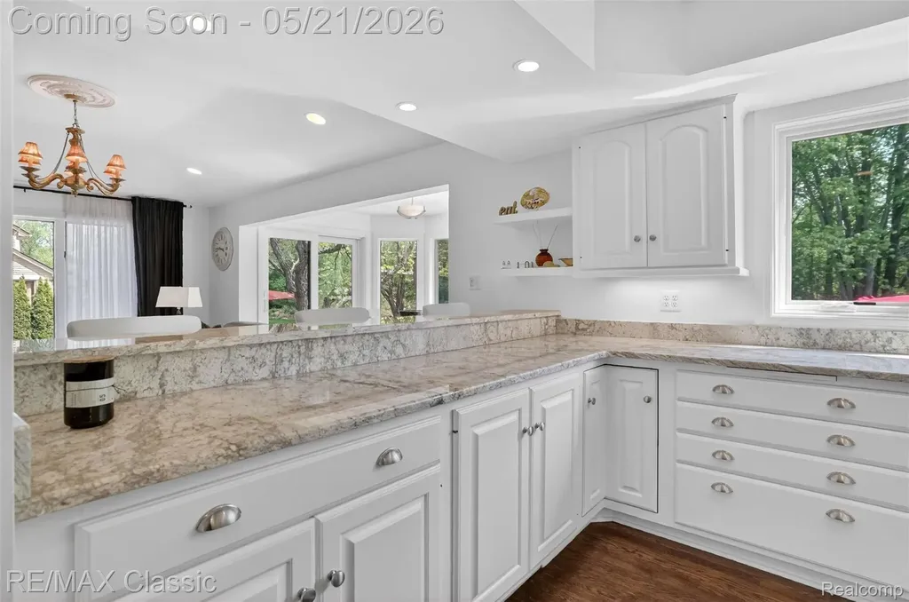 115 W Hickory Grove Road Bloomfield Hills City MI 48304