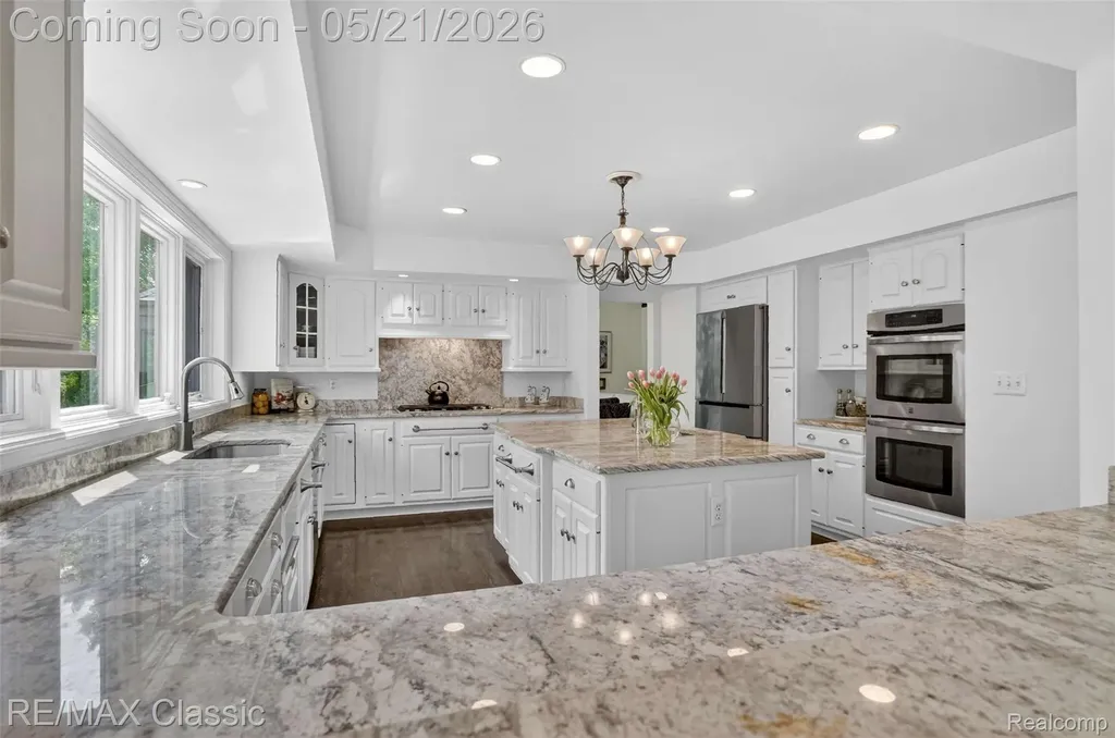 115 W Hickory Grove Road Bloomfield Hills City MI 48304