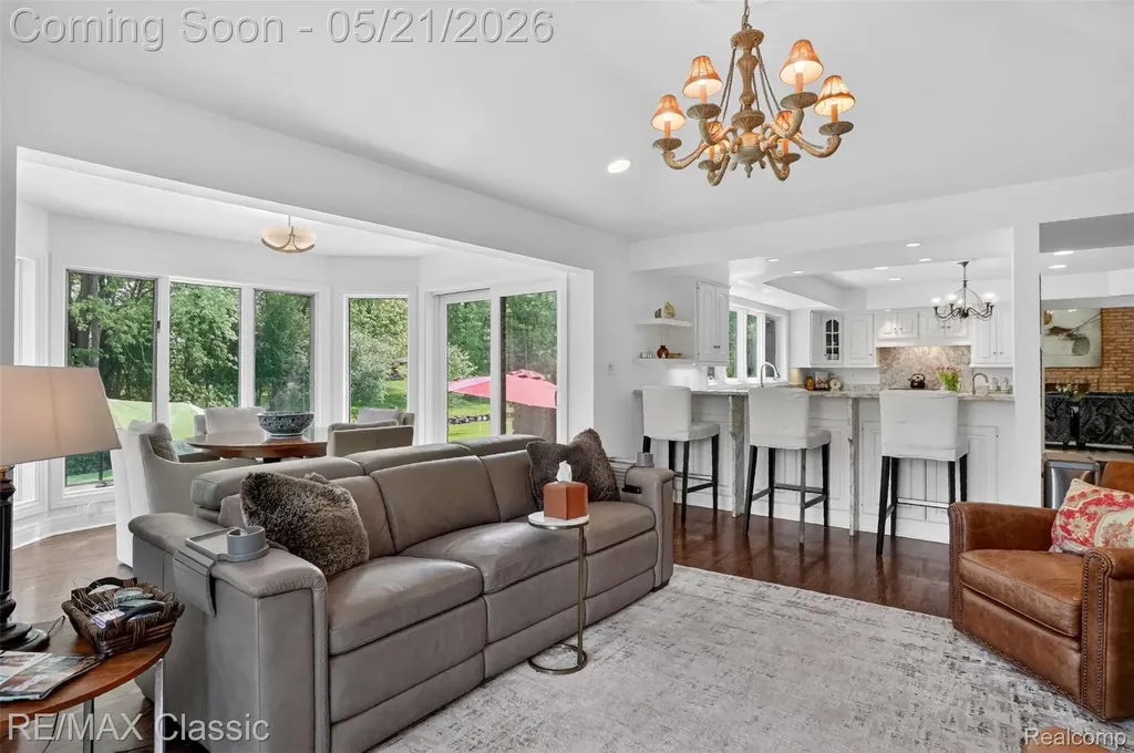 115 W Hickory Grove Road Bloomfield Hills City MI 48304
