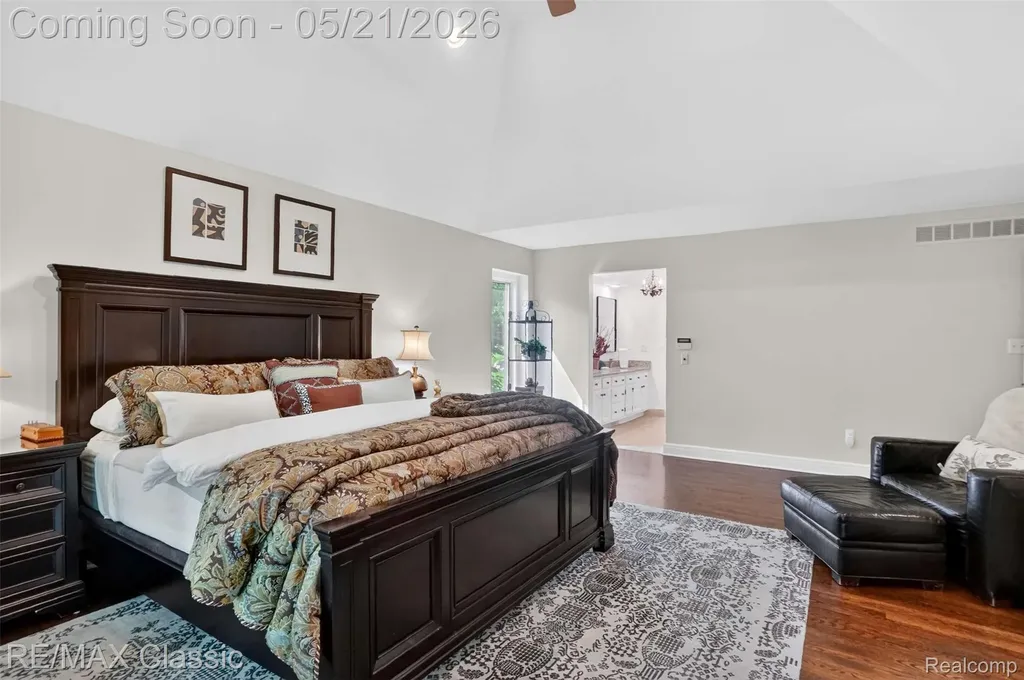 115 W Hickory Grove Road Bloomfield Hills City MI 48304