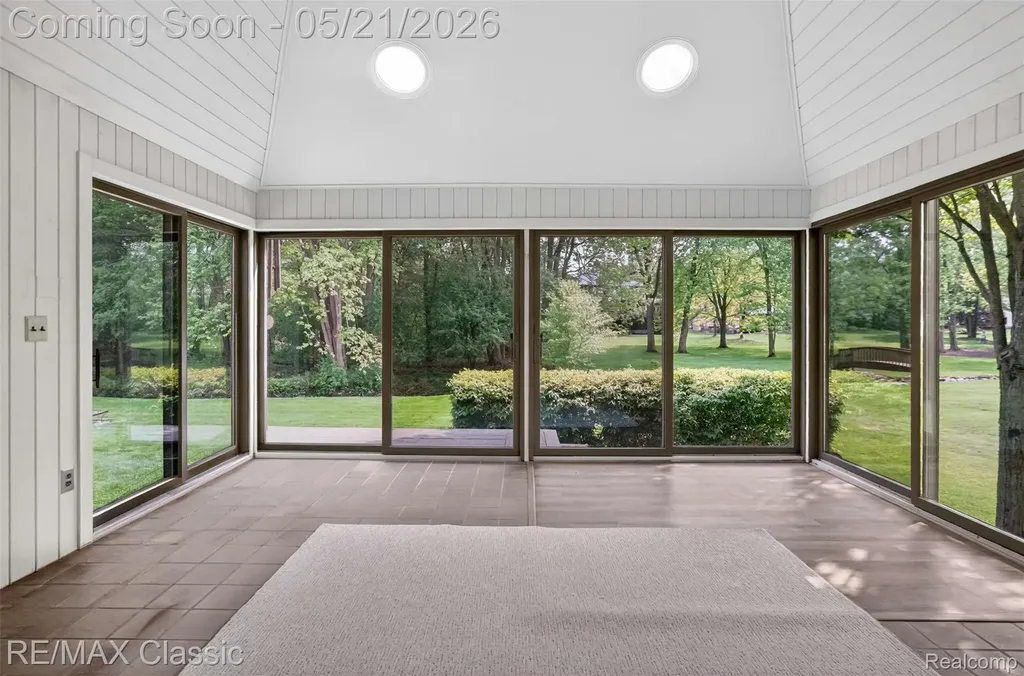 115 W Hickory Grove Road Bloomfield Hills City MI 48304