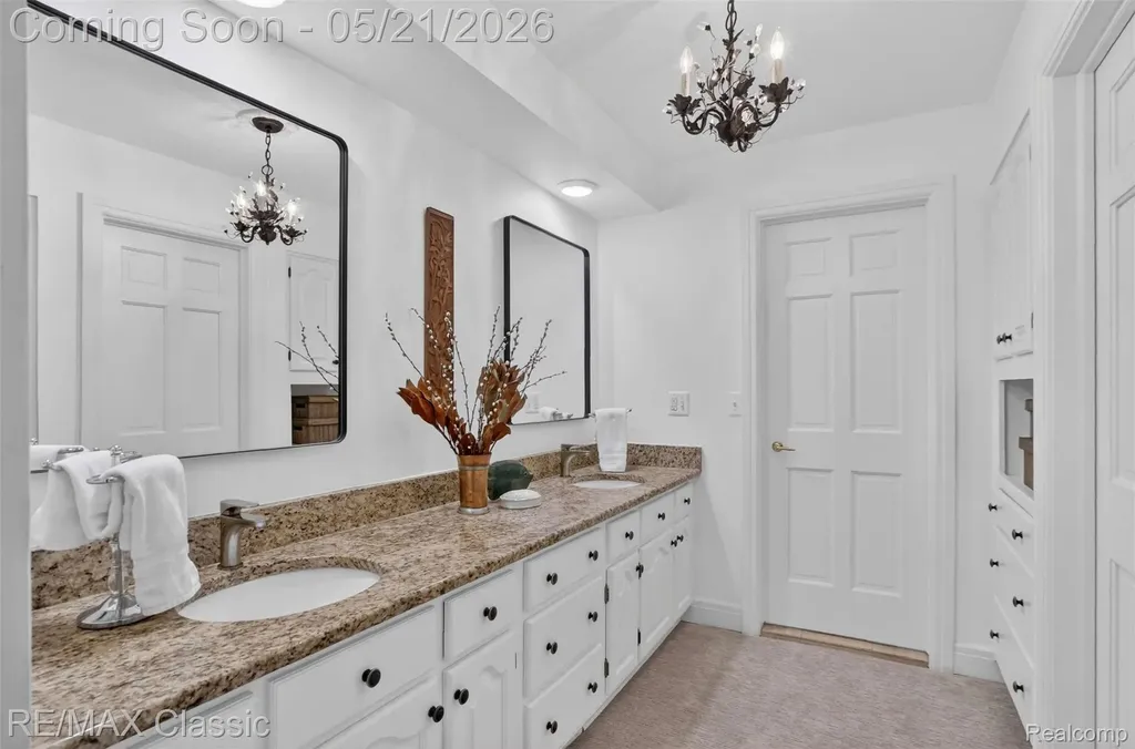 115 W Hickory Grove Road Bloomfield Hills City MI 48304