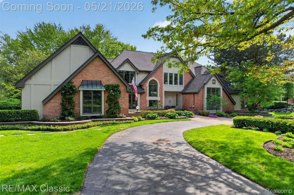 115 W Hickory Grove Road Bloomfield Hills City MI 48304