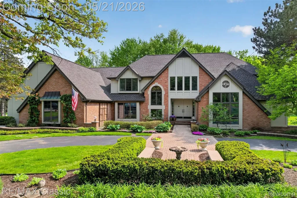 115 W Hickory Grove Road Bloomfield Hills City MI 48304